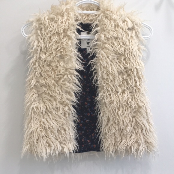 Faux Fur Vest - Picture 1 of 4